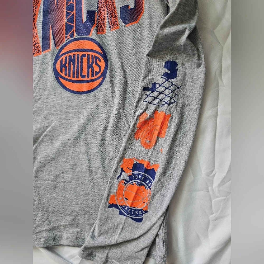 New York Knicks Long-Sleeve Gray Tee- Youth XL- NWT